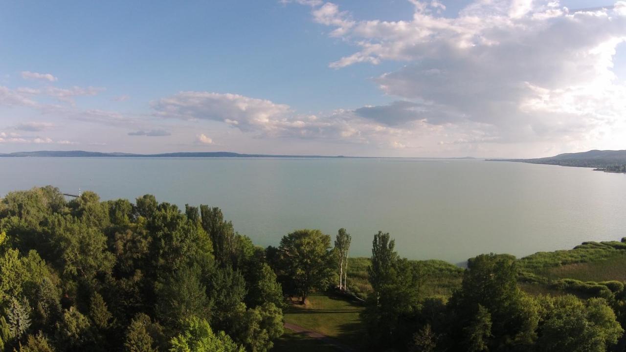 Zánka Vízparti Üdülő Exterior foto